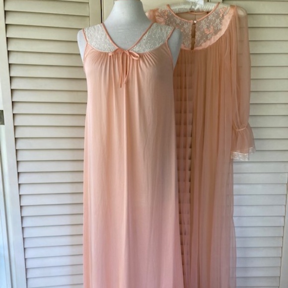 1980's Peach Nylon and Chiffon Peignoir Set